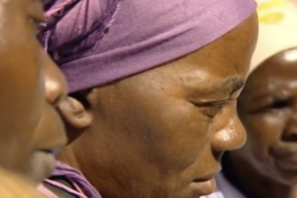 Pomoc porodním bábám v Angole