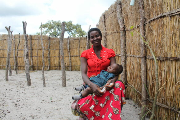 Sanyambe Nyambe se svou dcerou. Foto: Nalishebo Saapi, People in Need Zambia